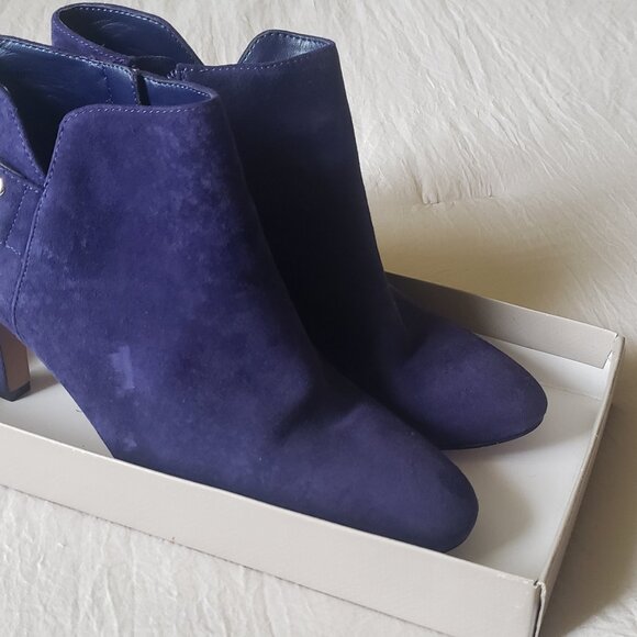 Vince Camuto Suede Booties, Dark Ultraviolet Blue, Size 9, 4 inch heel - Picture 4 of 8